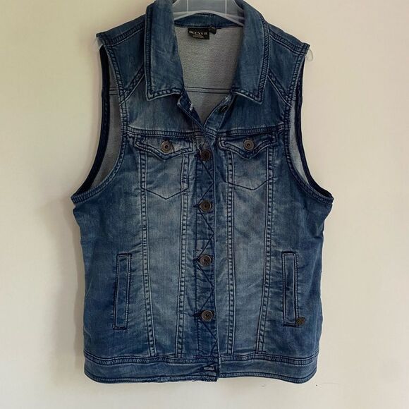 Classic Blue Denim Vest with Western Styling - Picture 1 of 5